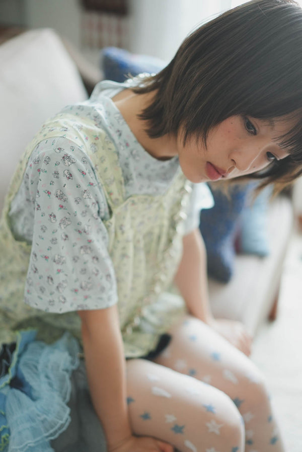 Milk cat white cat floral Tee