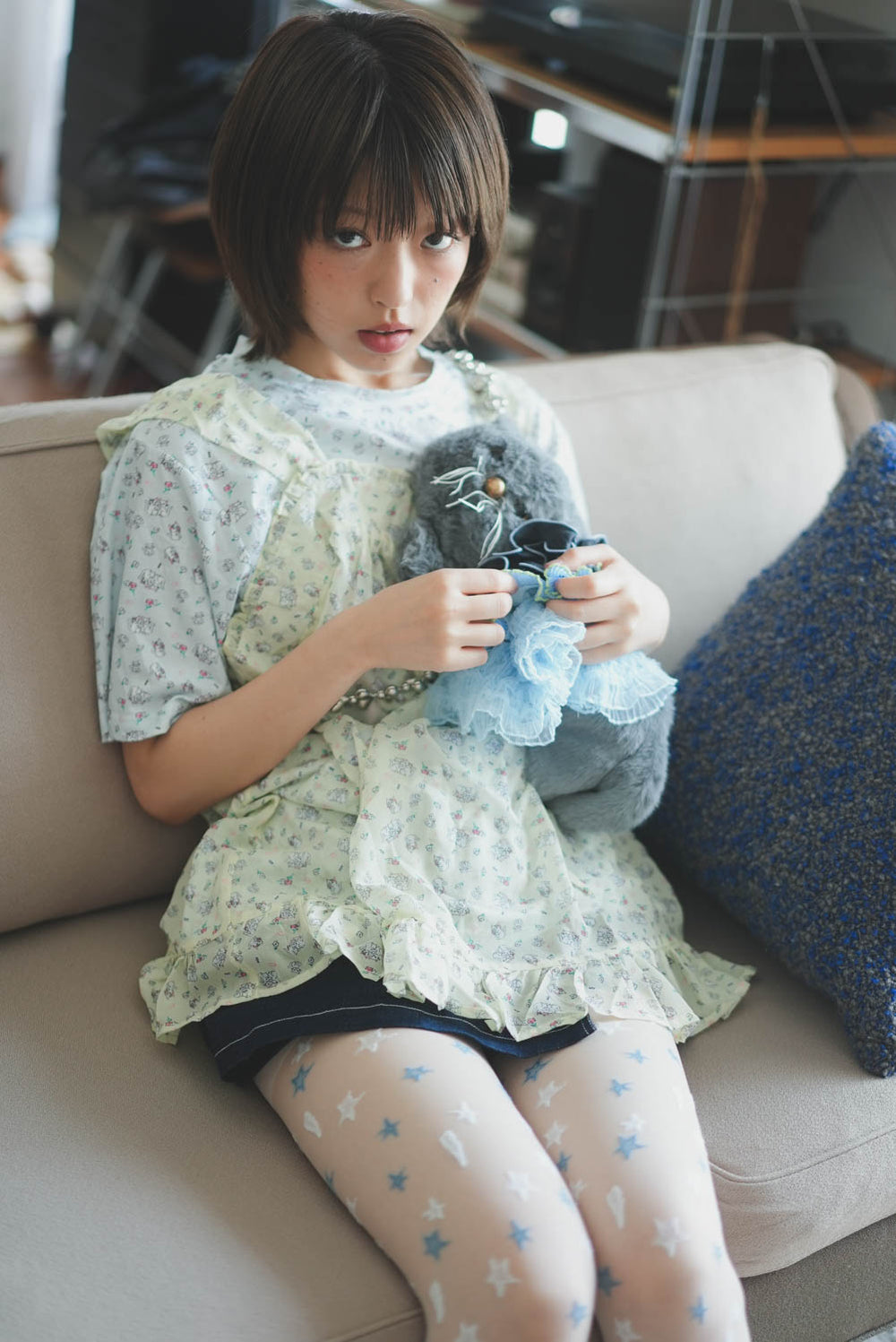 White cat floral ruffle vest