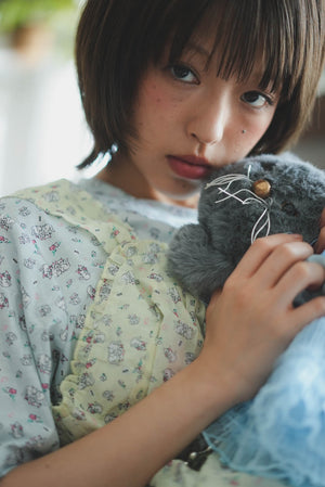 White cat floral ruffle vest