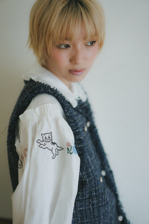 Cross-stitch cat embroidery ruffled puff sleeve top