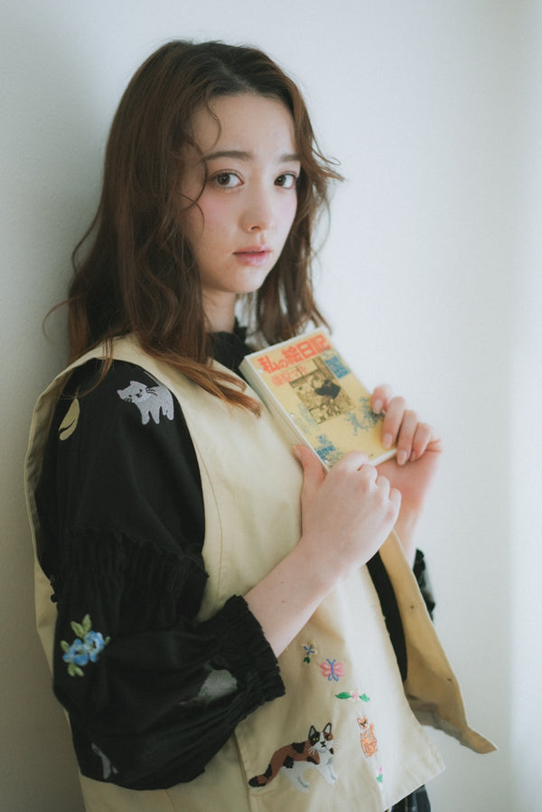 Garden Cat Embroidered Pocket Vest