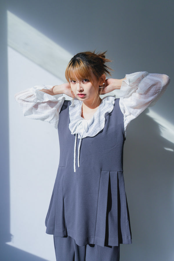 V-neck pleated vest