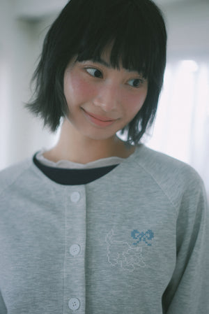 long-sleeved top with gauze collar