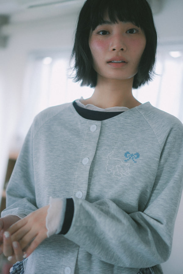 long-sleeved top with gauze collar