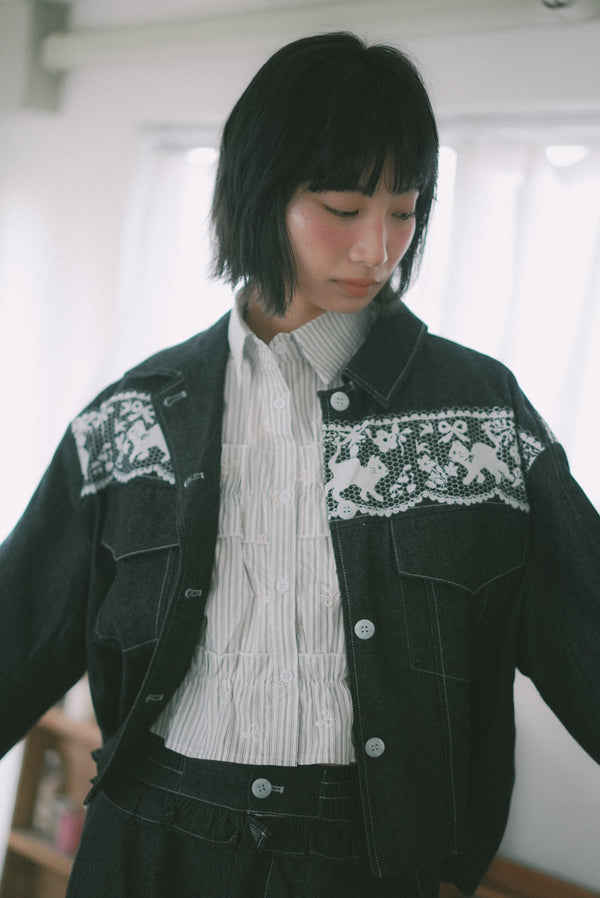 Denim jacket with lace cat print lining