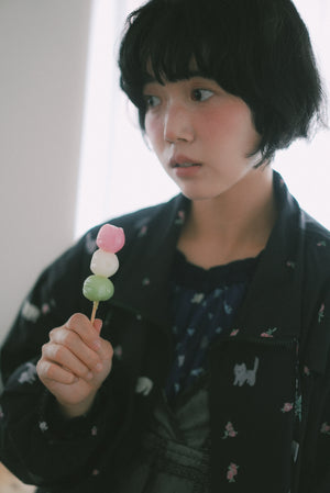 Four-color cat floral print top with ruffled hem