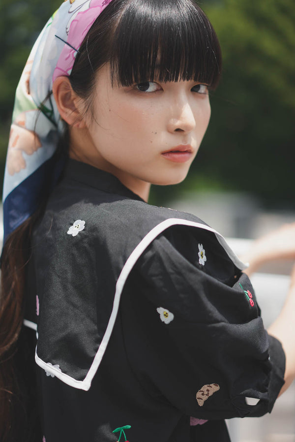 Sunny Cat Island Embroidered Hem Neck Shirt