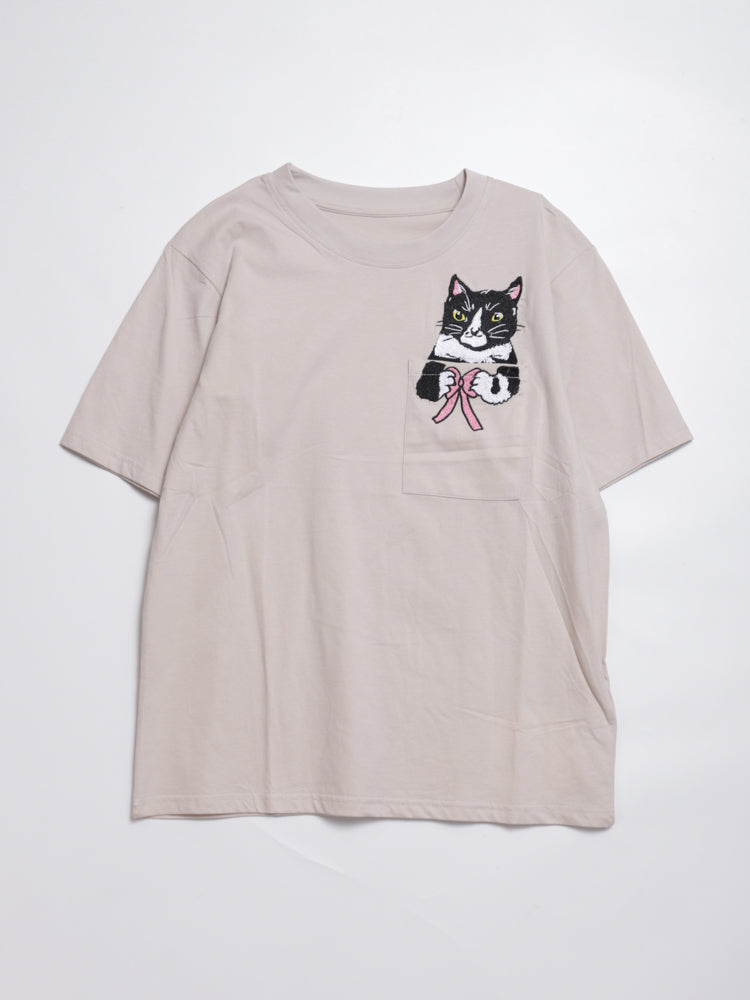 Black and white cat Gift for you Pocket Tee