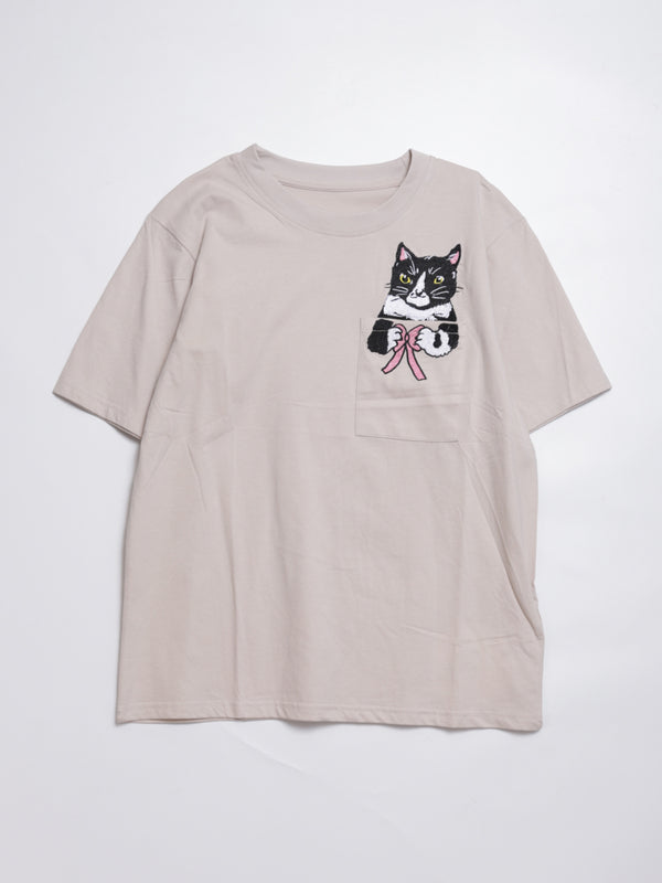 Black and white cat Gift for you Pocket Tee