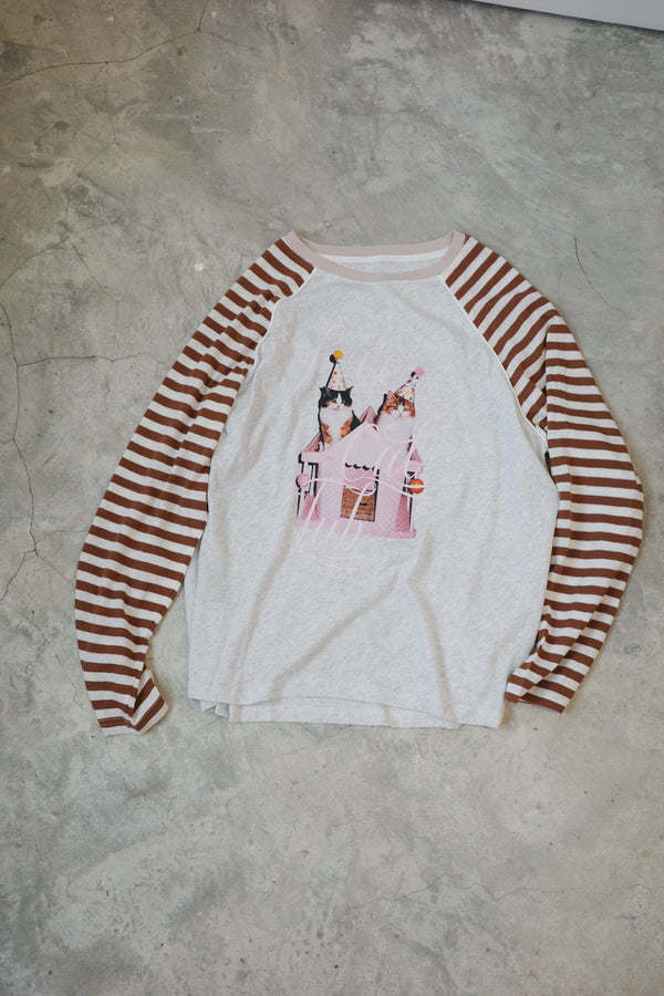 Striped cow-horn sleeve T-shirt (Doll House Cat)