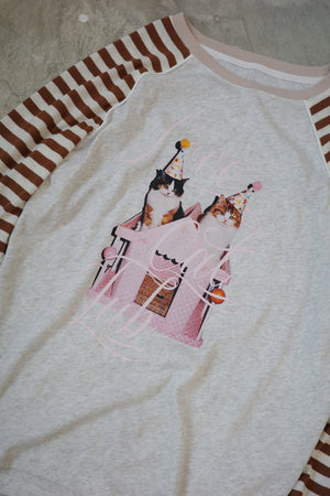 Striped cow-horn sleeve T-shirt (Doll House Cat)