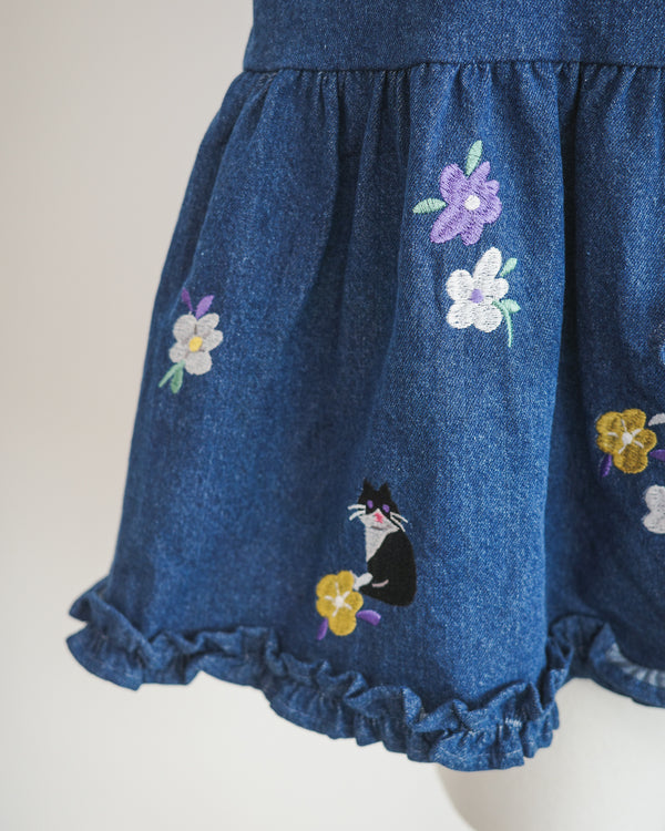 紫花黑白貓刺繡牛仔荷葉邊背心