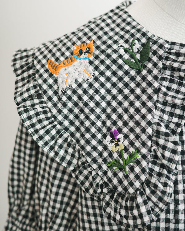 LCC花和貓刺繡娃娃領格仔上衣