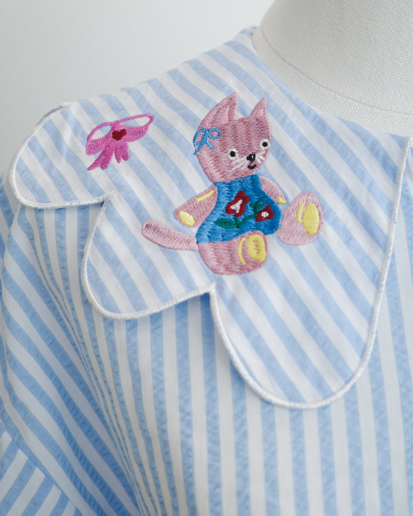 LCC蝴蝶結貓刺繡娃娃領條子上衣