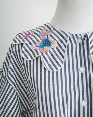 LCC蝴蝶結貓刺繡娃娃領條子上衣