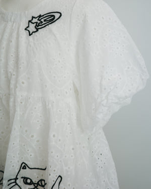 Cat髮夾廁紙線條刺繡通花上衣