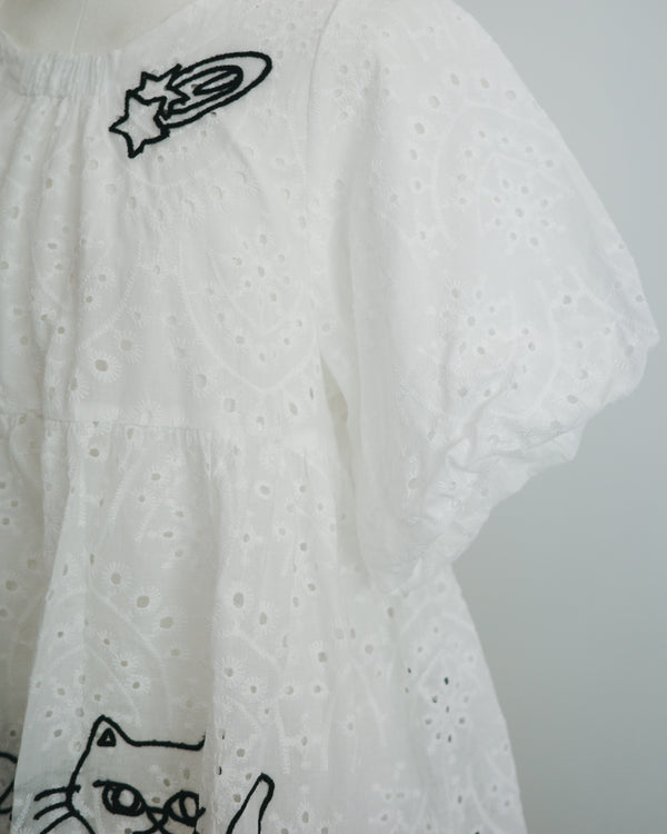 Cat髮夾廁紙線條刺繡通花上衣