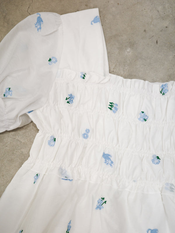 刺繡小碎花貓工領上衣