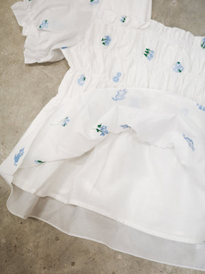 刺繡小碎花貓工領上衣